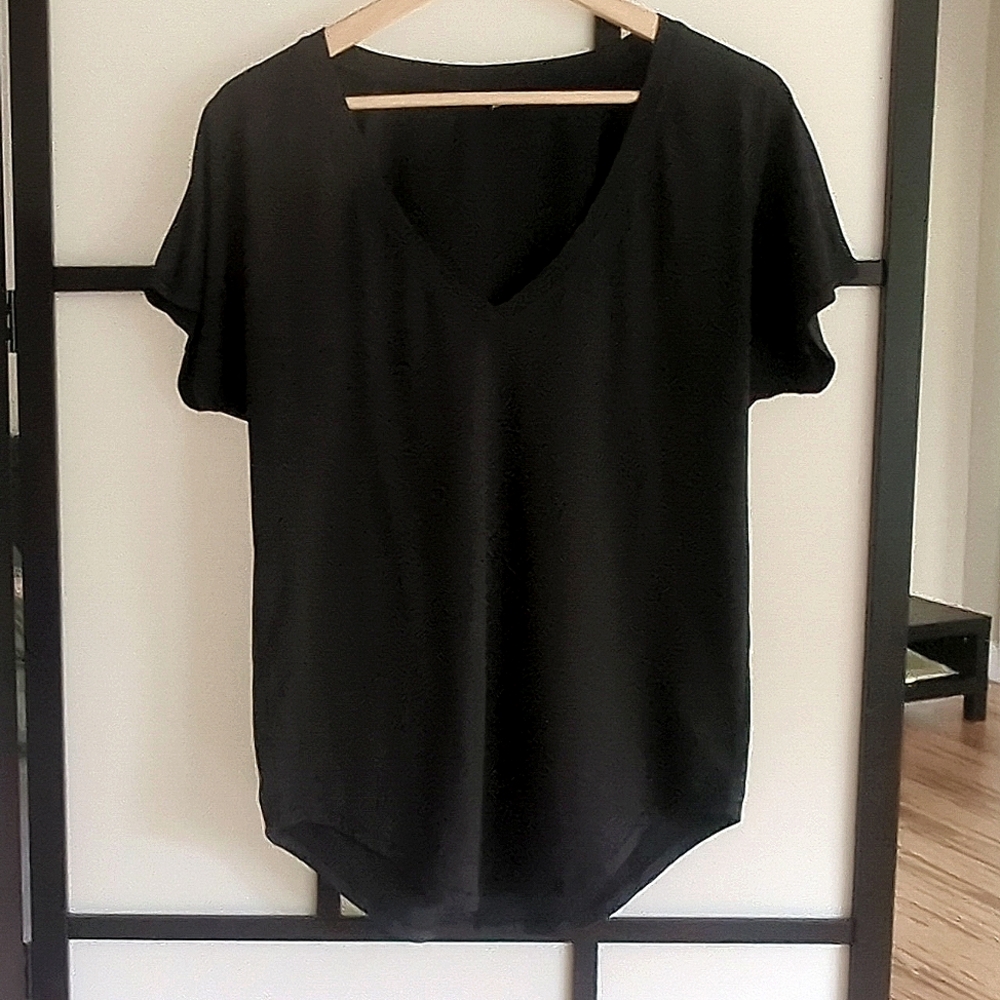 P'tula V-neck T-shirt. Black. Like new.